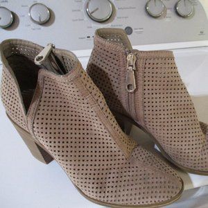 Women's Short Booties/ Size 7/ Tan Suede/3 1/4" Heels